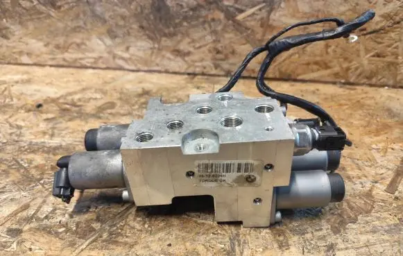 BMW X5 F15 Active stabilizer control/valve assembly 6794578