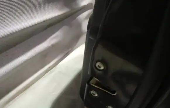 Mitsubishi Lancer Front door lock