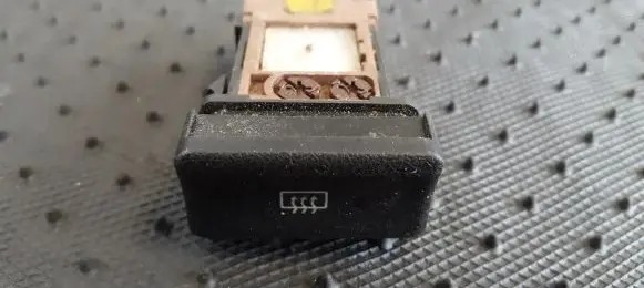 Nissan Sunny Windscreen/window heater switch