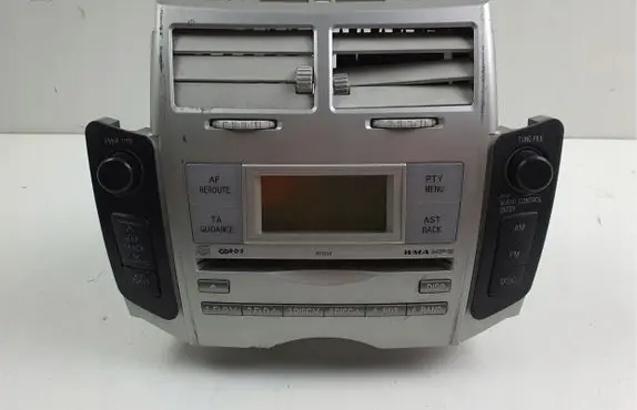 Toyota Yaris Radio/CD/DVD/GPS head unit 