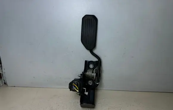 Toyota Avensis T250 Accelerator throttle pedal 8928152011 1983003031 01J09