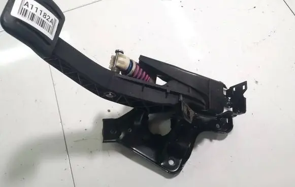 Ford Mondeo MK IV Brake pedal 7G9N7B633YC
