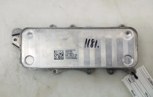 Mercedes-Benz R W251 Oil filter mounting bracket A6421800165