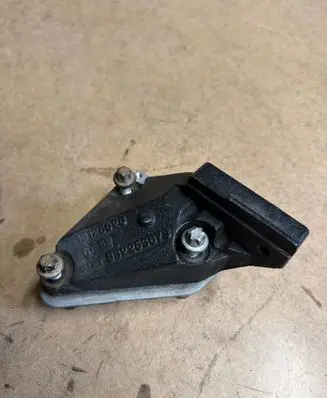 Opel Meriva B Engine mounting bracket 332263673 9126628