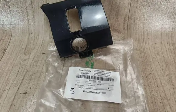 Porsche Cayenne (9Y0 9Y3) Front parking sensor holder (PDC) 9Y0807132B