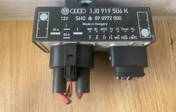 Skoda Octavia Mk1 (1U) Coolant fan relay 1J0919506K 898972000