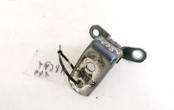 Honda CR-V Front door upper hinge