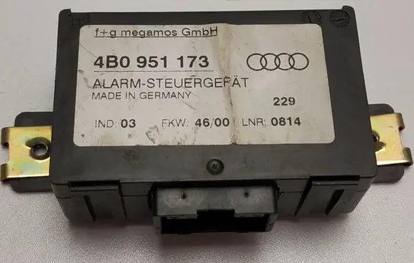 Audi A3 S3 8P Alarm control unit/module 4B0951173