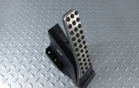 Mercedes-Benz GLK (X204) Accelerator throttle pedal A2043000504