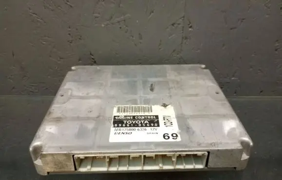 Toyota Avensis T250 Engine control unit/module 8966105690 MB1758006326 1758006326