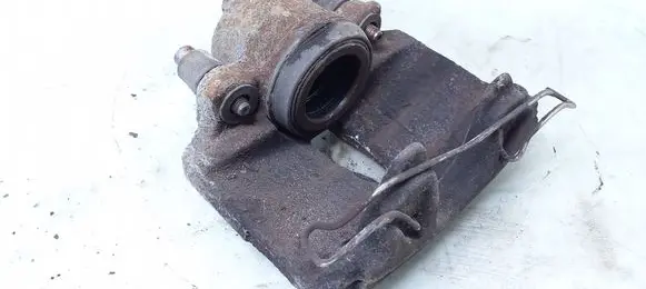 Volkswagen Touran I Front brake caliper