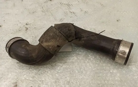 Mercedes-Benz C W203 Intercooler hose/pipe A2035281782