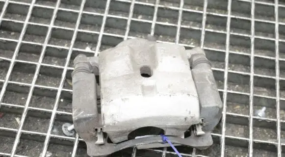 Lexus CT 200H Front brake caliper