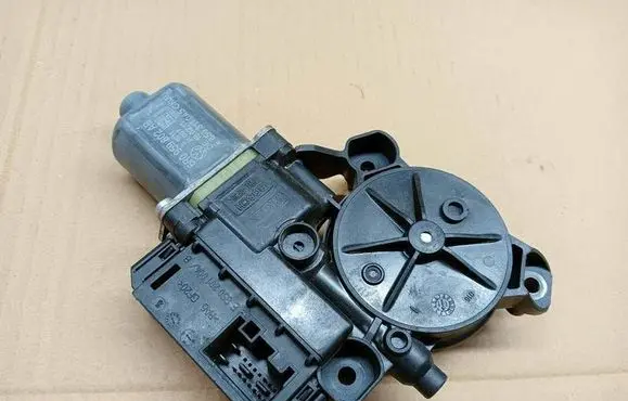 Volkswagen Polo V 6R Front door window regulator motor 6R0959802AB 850311045 DE100211