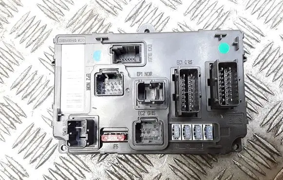 Citroen C6 Fuse module 9656148180