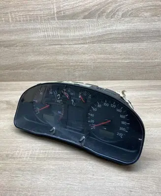 Volkswagen PASSAT B5 Speedometer (instrument cluster) 3B1919880C