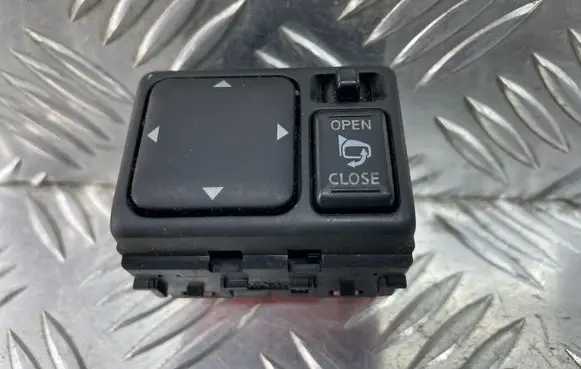 Nissan Pathfinder R51 Wing mirror switch