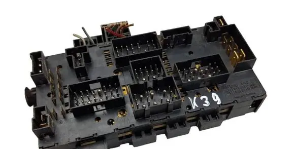 Volkswagen PASSAT B3 Fuse module 171941813D