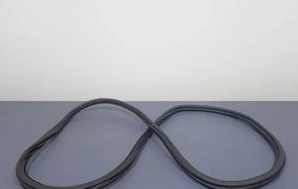 Volkswagen Jetta VI Front door rubber seal 5C6867913H