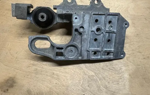 Nissan Qashqai Gearbox mounting bracket 
