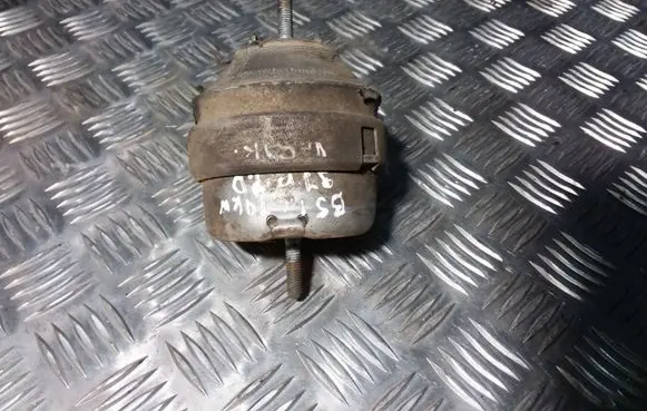 Volkswagen PASSAT B5 Engine mount bracket 8D0199379J