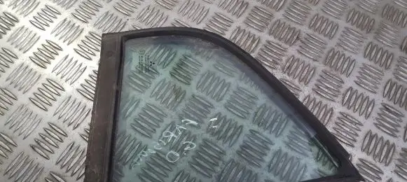 Rear vent window glass