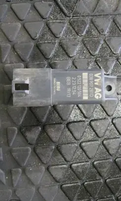 Volkswagen Amarok Glow plug pre-heat relay 038907281D