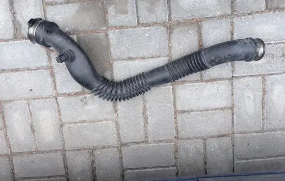 Intercooler hose/pipe