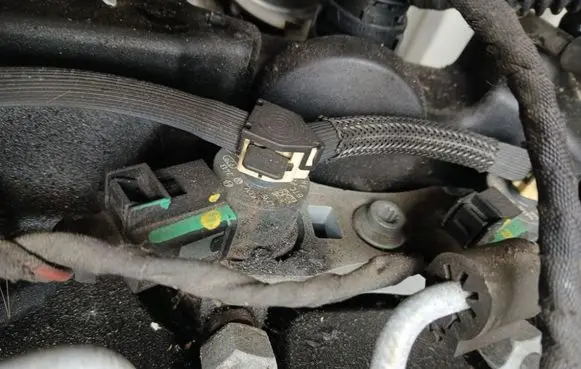 Audi A3 S3 8V Fuel injector 04L130277AJ