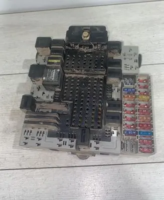 Volvo V70 Fuse box set 8688153 8645729 02W073