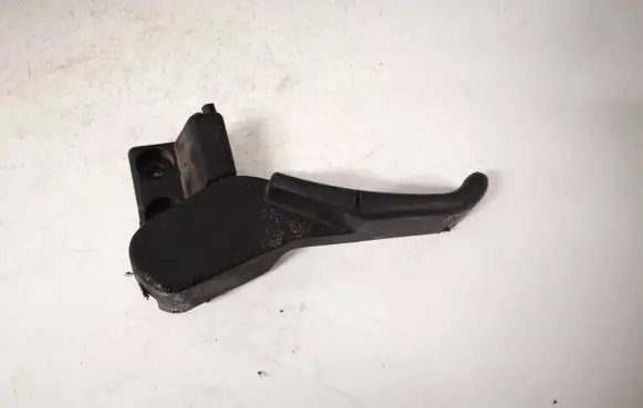 Volkswagen PASSAT B5.5 Engine bonnet (hood) release handle 3b1823533