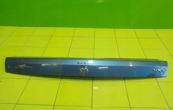 Dodge Caliber Rear light center trim bar blend 070091020420 16AB9 0ZG79CB6AG