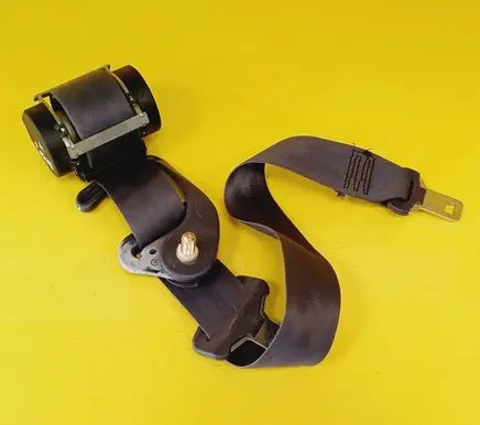 Rear seatbelt