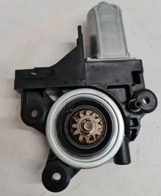 Volvo V70 Front door window regulator motor WR12291 080816 970713101