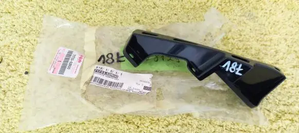Suzuki Swift III Front bumper mounting bracket 71722-52R0