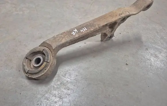Toyota Hilux (AN10, AN20, AN30) Front differential bracket 5238071010