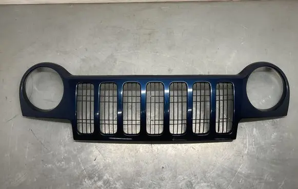 Jeep Cherokee III KJ Front grill 5GF25TRMAD