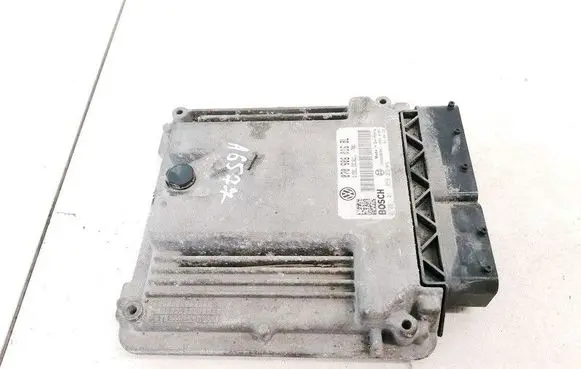 Volkswagen Touareg I Engine control unit/module 0281011859