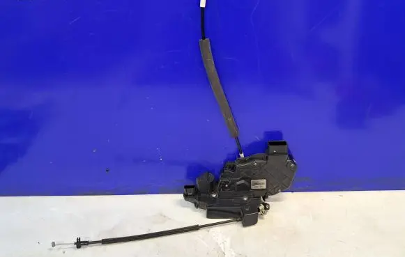 Jaguar XF X250 Front door lock 8W8A2181 975262