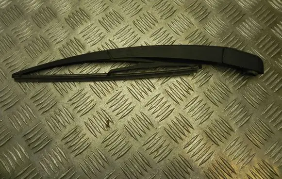 Rear wiper blade arm