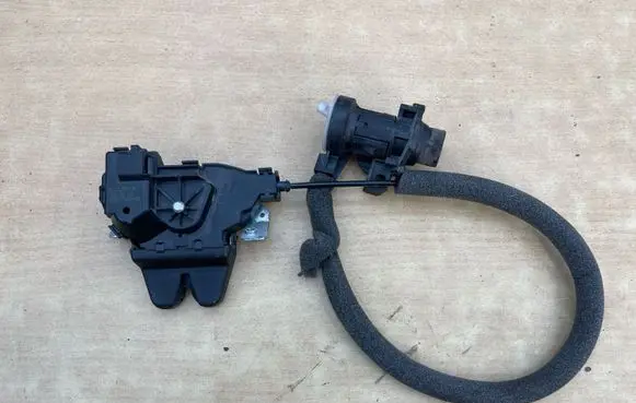 Mercedes-Benz E W212 Tailgate/trunk/boot lock/catch/latch A2047500485