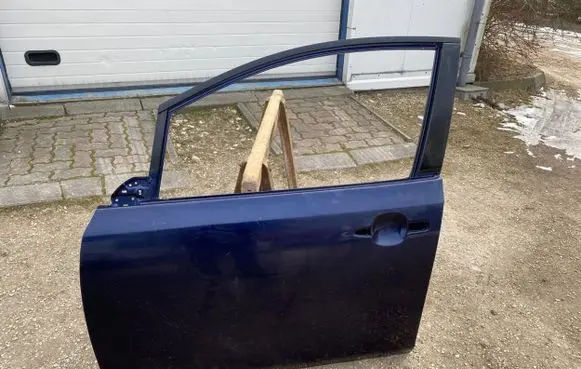 Nissan Leaf II (ZE1) Front door