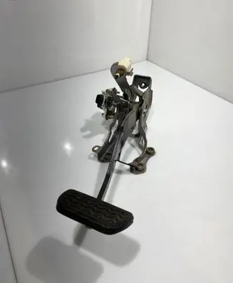 Toyota Yaris Brake pedal 