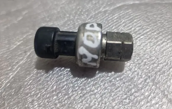 Renault Modus Air conditioning (A/C) pressure sensor 7700417506