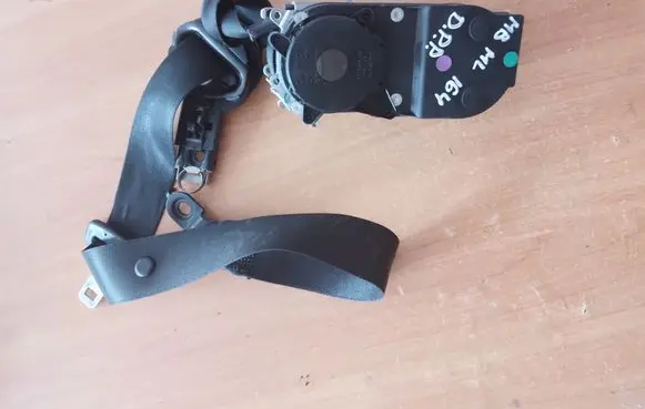 Mercedes-Benz ML W164 Front seatbelt