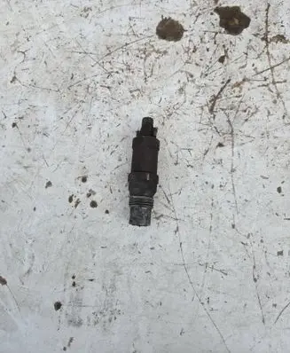 Volkswagen Golf III Fuel injector 028130201B