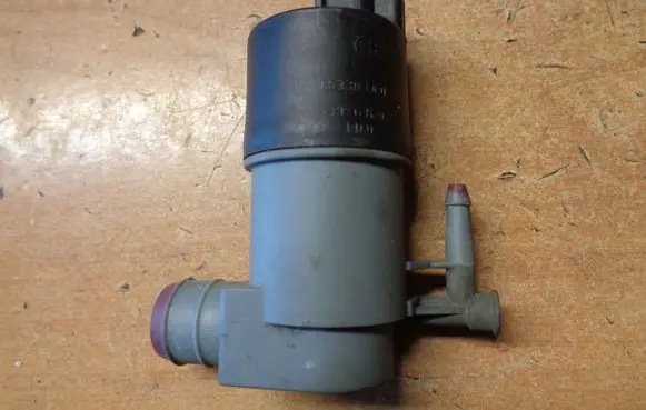 Toyota Yaris Headlight washer pump 853300D120