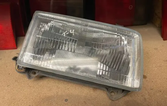 Volkswagen Transporter - Caravelle T4 Headlight/headlamp 4411114 4411114R