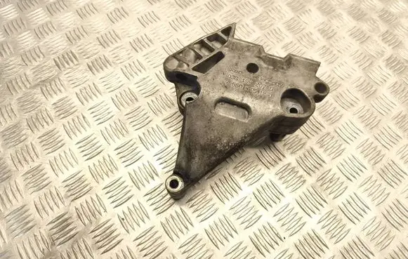 Audi A3 S3 8P Engine mounting bracket 03G199207G V550KTS121