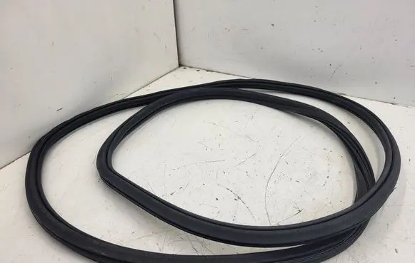 Porsche Macan (95B) Front door rubber seal 95B831721D